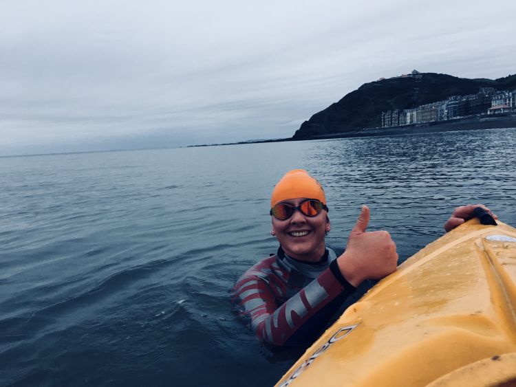 Alina Warren hosszútávúszó, ultra távokon a tengerekben