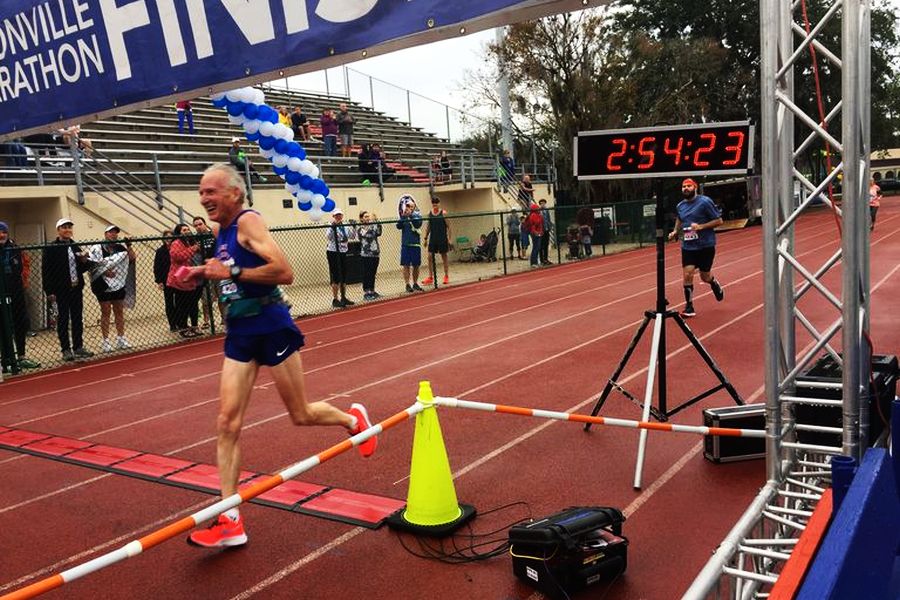 Gene Dykes szenior maraton világrekord