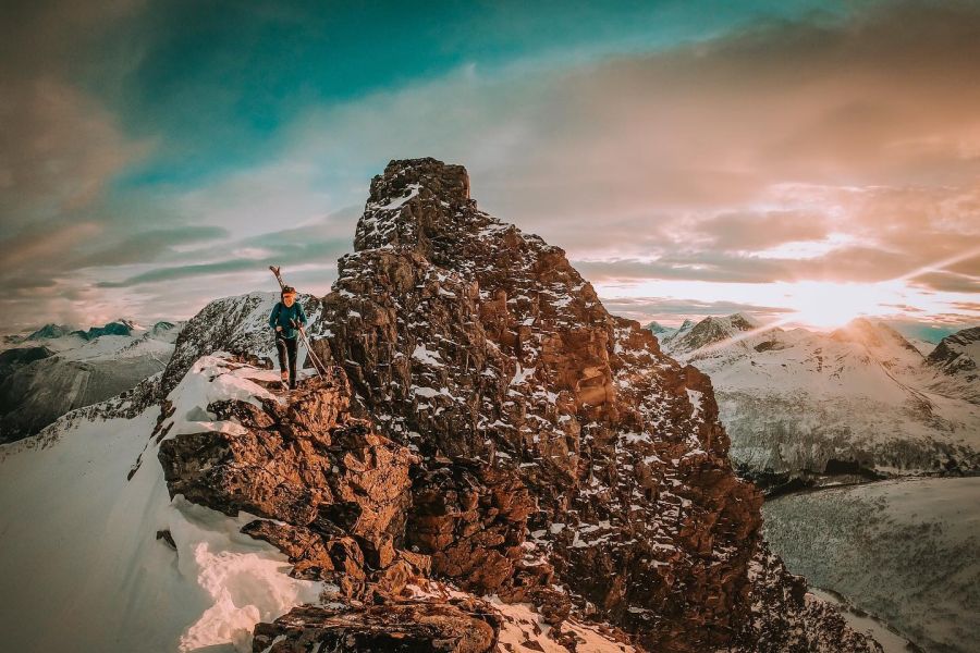 Kilian Jornet Emelie Forsberg 2020 sunset